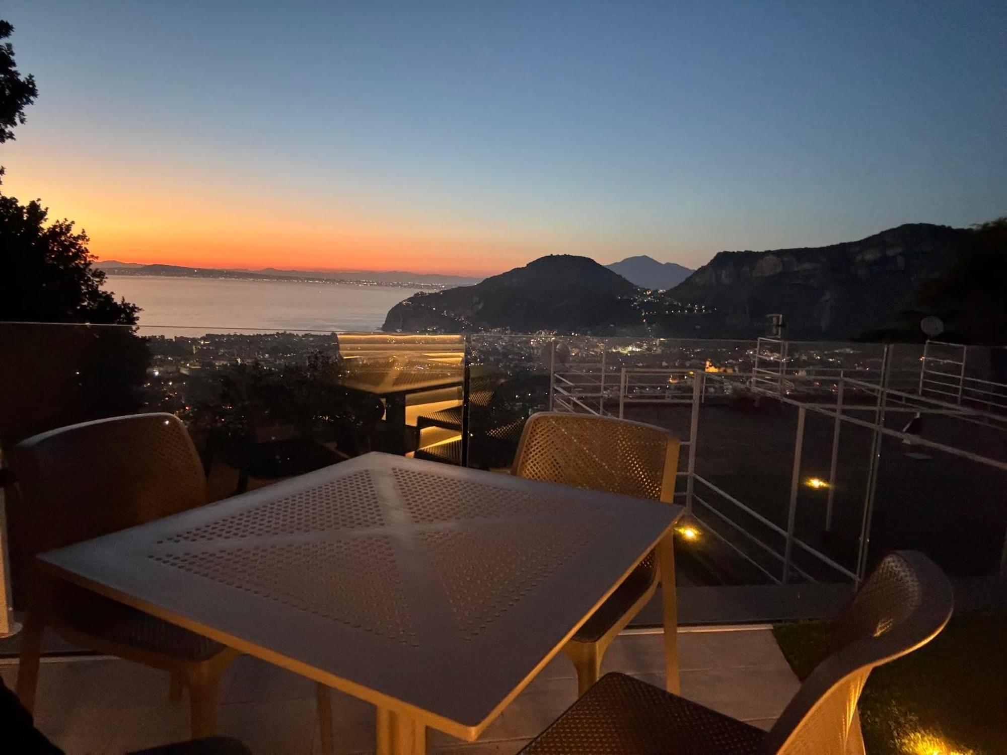En Suite Bedroom Blue Moon Piano di Sorrento Dış mekan fotoğraf
