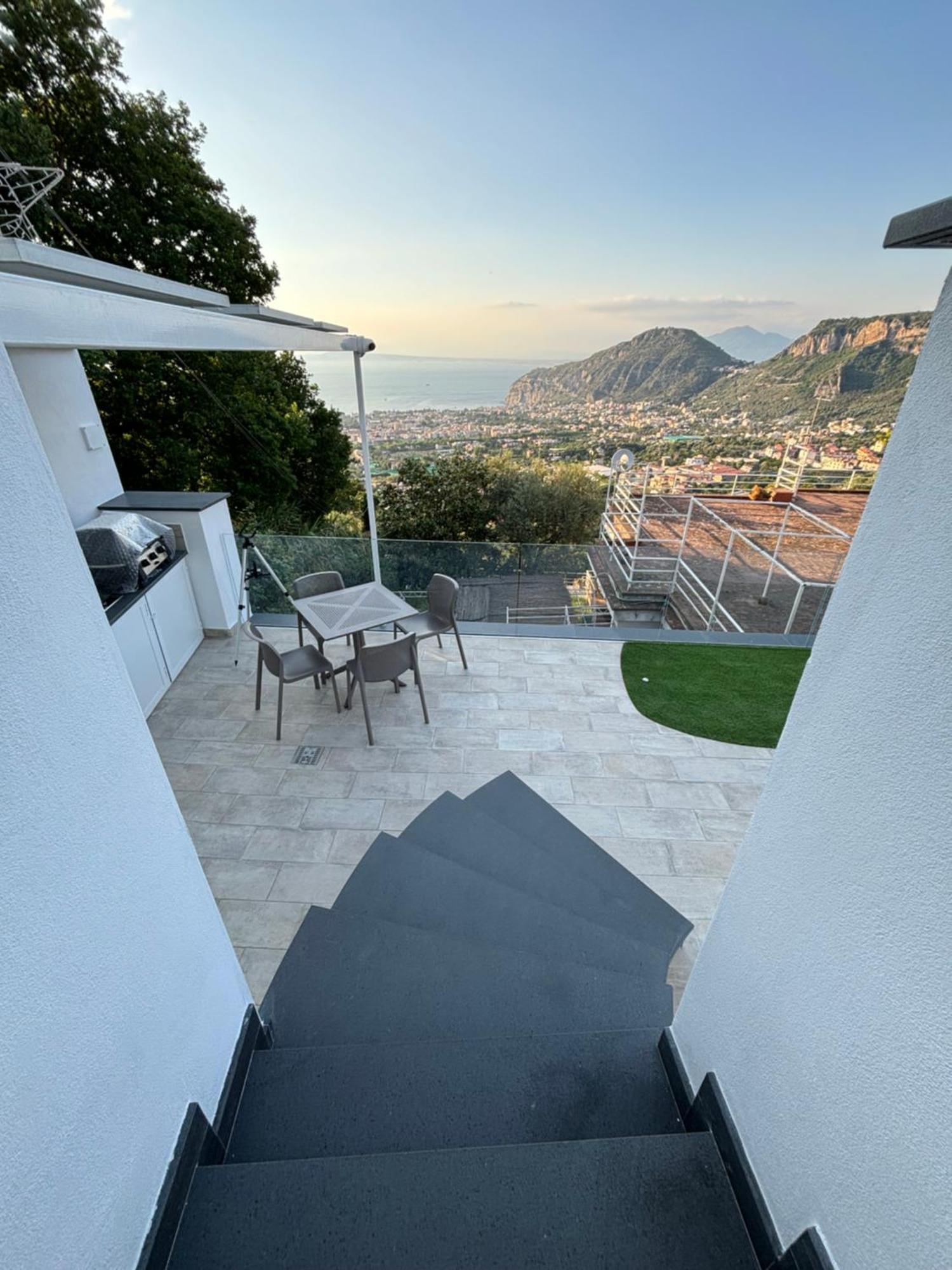 En Suite Bedroom Blue Moon Piano di Sorrento Dış mekan fotoğraf